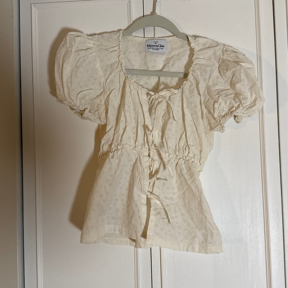 COUP DE FOUDRE II – Cream tone-to-tone dots puffy blouse